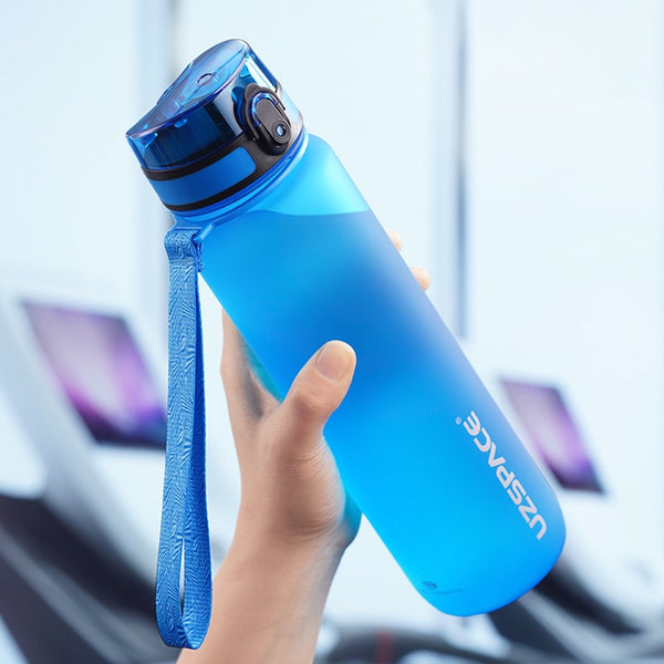 800ml Shaker Bottle Plastic and Silicone Shaker Cup with Built-in